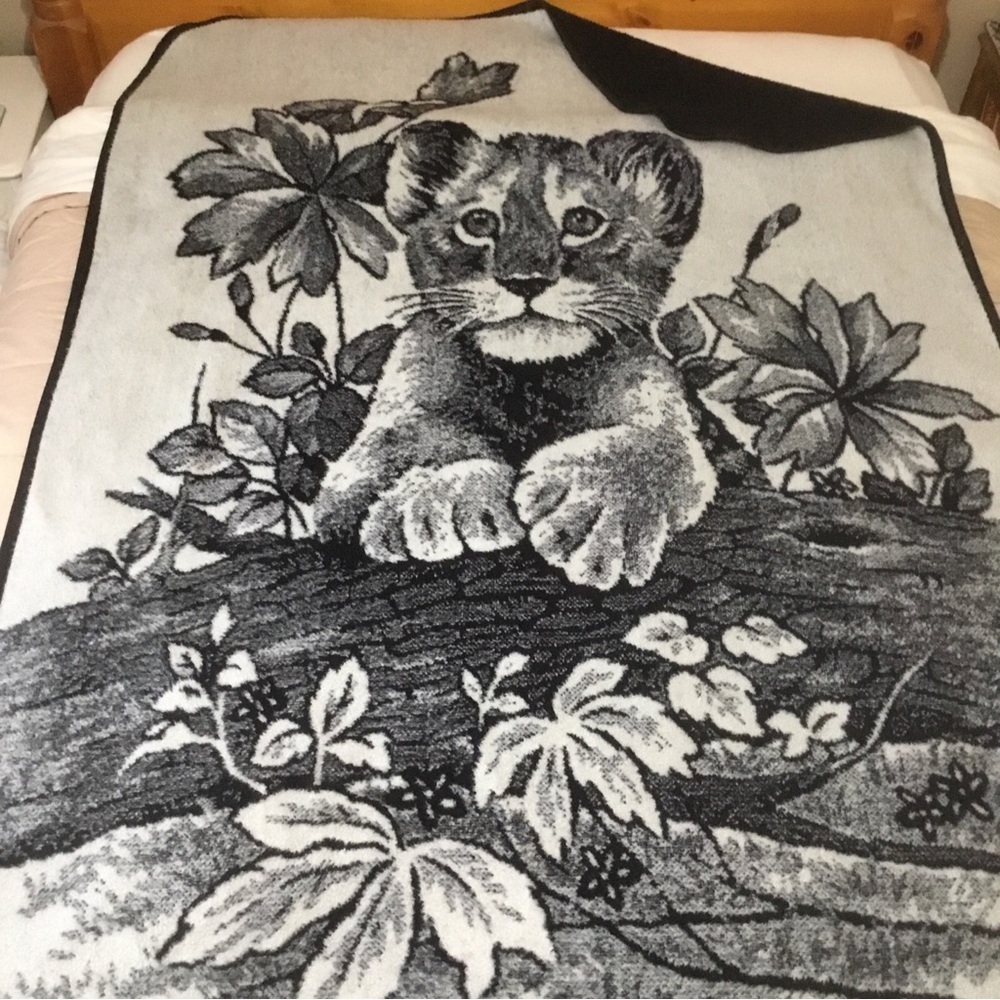San Marcos Lion Cub Jungle Blanket Reversible Black Gray 54 x 84” Tiger  VTG